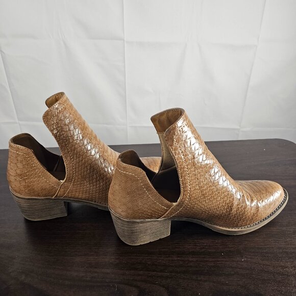 Volatile Chronicle Women's Tan Snake Embossed Booties size 8 - Picture 3 of 7